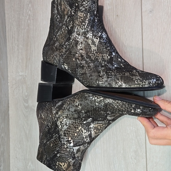 Vionic Women Kamryn Snake Print Leather Animal print Heels Boots shoes sz 8.5 - Picture 12 of 14